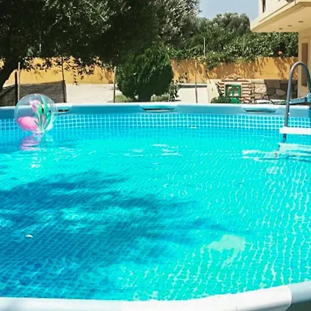 Case de vacanță Cozy Family With Pool Near The *