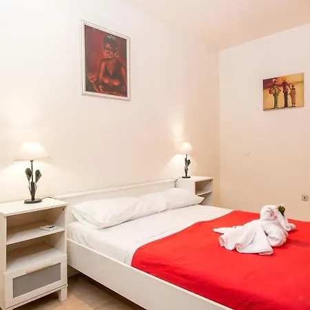 Cozy Family Steps From The 別荘