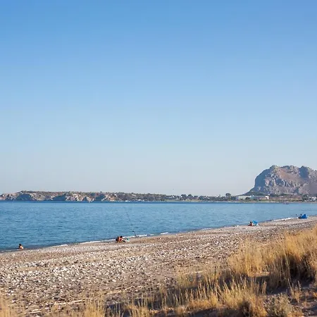 Cozy Family Steps From The 別荘