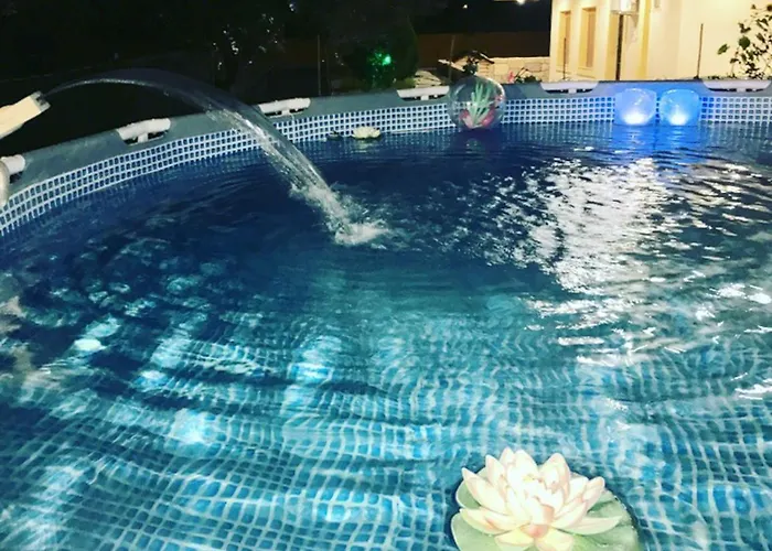 Cozy Family Steps From The Holiday home